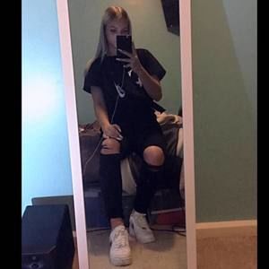 Meet your Posher, Lara